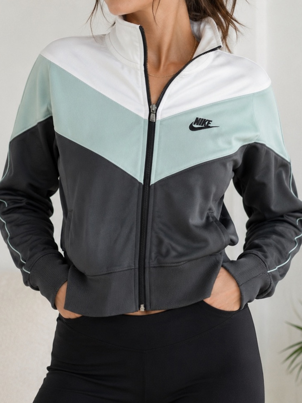 Nike Sportswear Heritage Cropped Track Jacket Women’s Medium